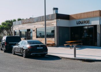 Soc. Com. C. Santos mostra sustentabilidade do Mercedes-EQ Lounge na Nazaré