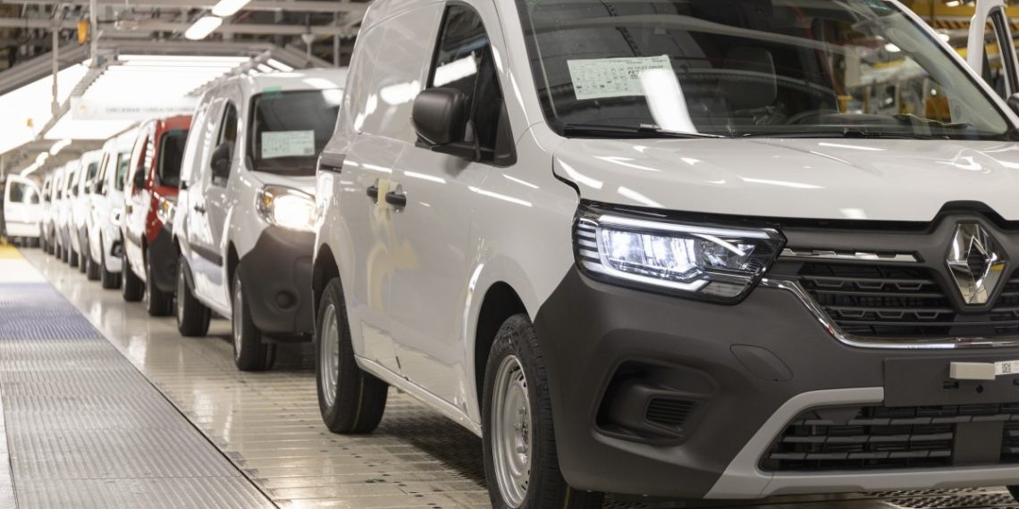 O mercado de veículos ligeiros de mercadorias na União Europeia registou, em novembro, novo abrandamento.