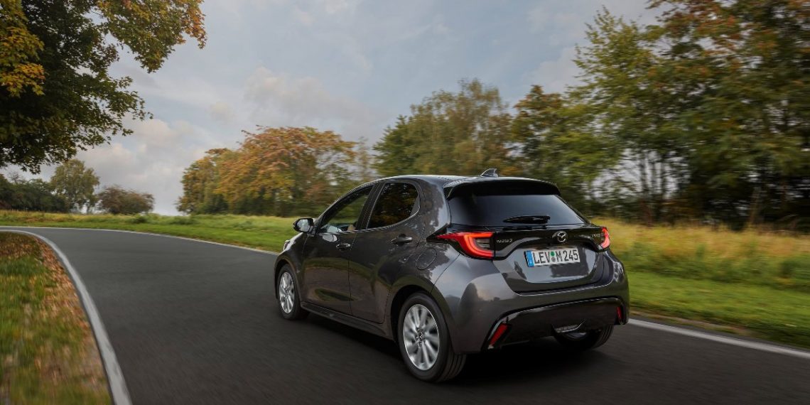 Mazda 2 chega na primavera em modo 100% híbrido