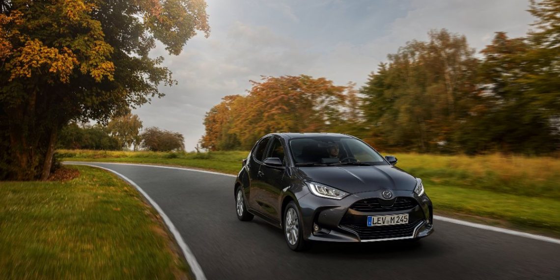 Mazda 2 chega na primavera em modo 100% híbrido