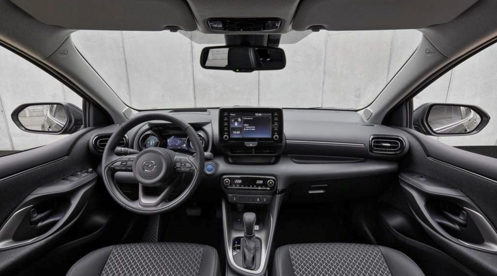 Mazda 2 chega na primavera em modo 100% híbrido