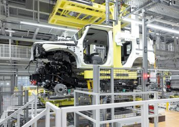 Primeiros INEOS Grenadiers prestes a sair da linha de produção.