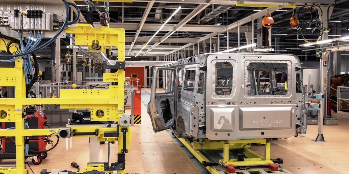Primeiros INEOS Grenadier prestes a sair da linha de produção