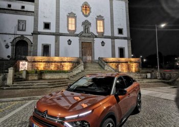 Citroën C4 regressa com tudo