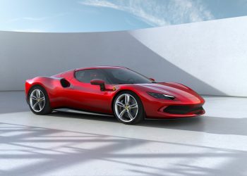 Ferrari encolhe 2 cilindros mas compensa na eletrificação!