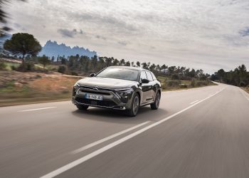 O Citroën C5 X marca o regresso do construtor às berlinas de segmento superior.