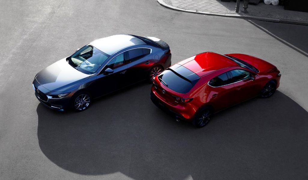 O hatchback está disponível a partir 30 704,00 € e o sedan por 30 738,00€.