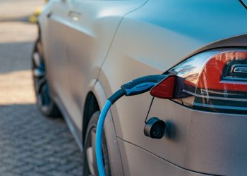 Metade dos portugueses acredita que terá automóvel eletrificado