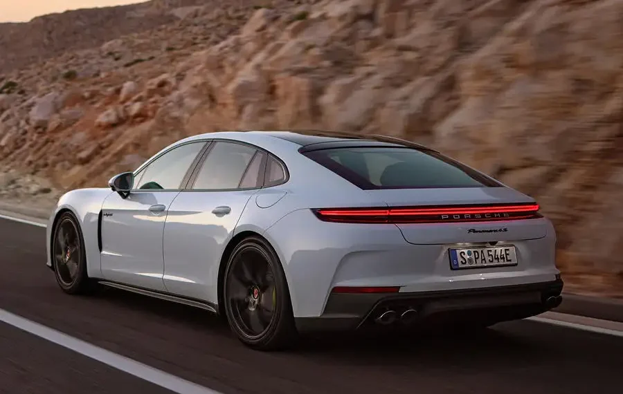Novo Porsche Panamera, mais potência, mais autonomia elétrica