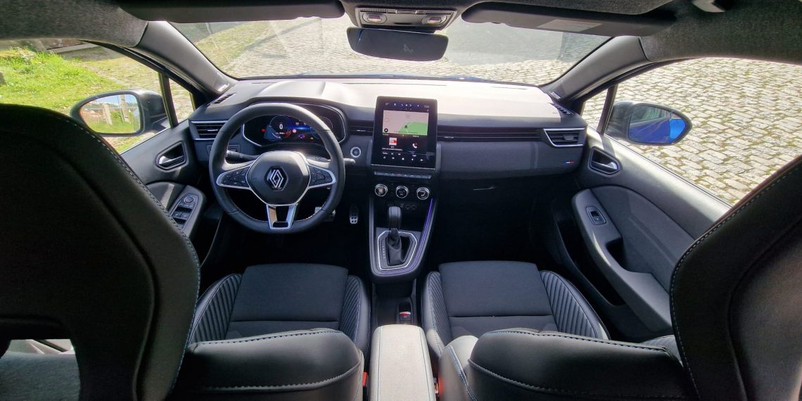 Renault Clio 1.6 E-TECH aprimorado pela Alpine