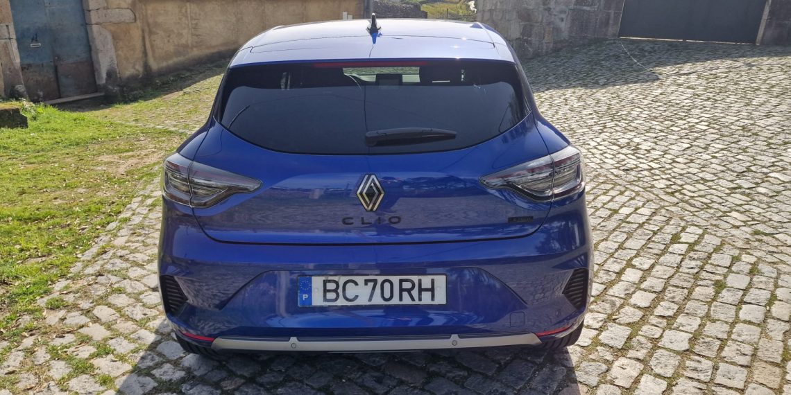 Renault Clio 1.6 E-TECH aprimorado pela Alpine