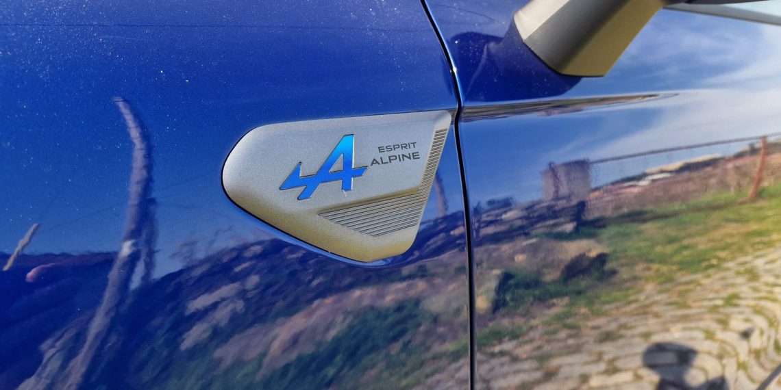 Renault Clio 1.6 E-TECH aprimorado pela Alpine