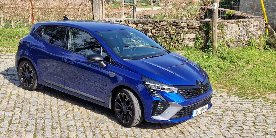 Renault Clio 1.6 E-TECH aprimorado pela Alpine