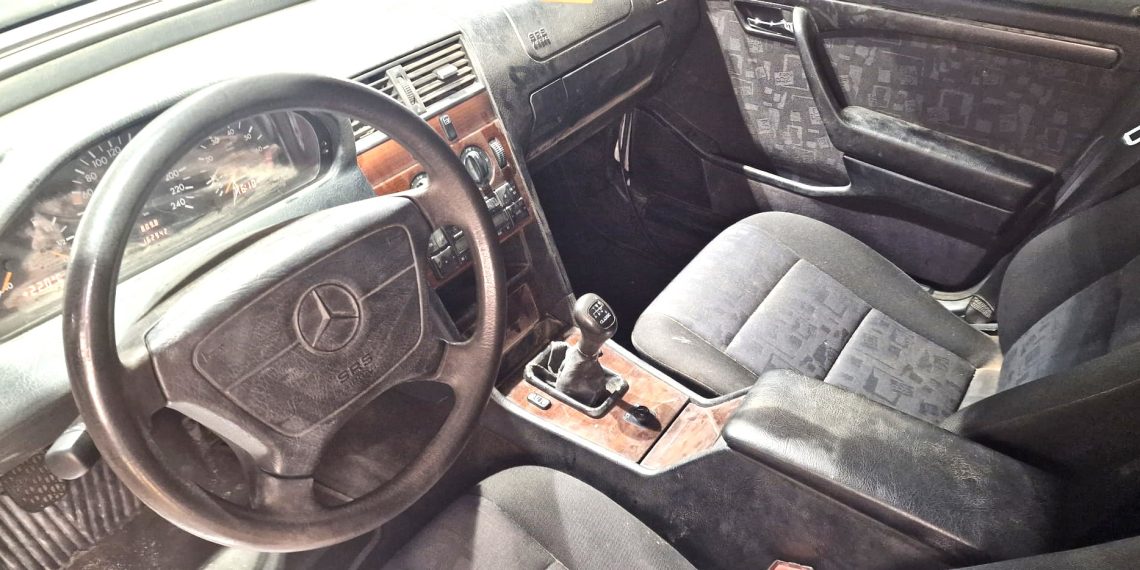 Mercedes-Benz Classe C de 1995 colocado à prova no Maroc Challenge, chega à Soc. Com. C. Santos pelos próprios meios