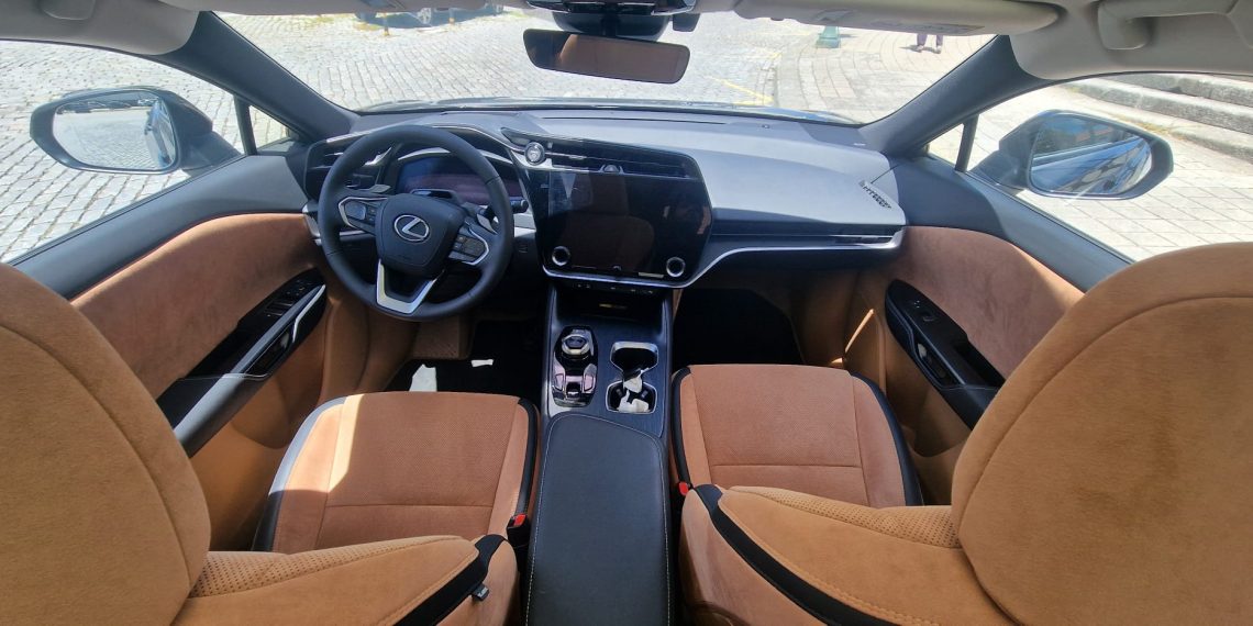 Refinamento Máximo – Lexus RZ450e
