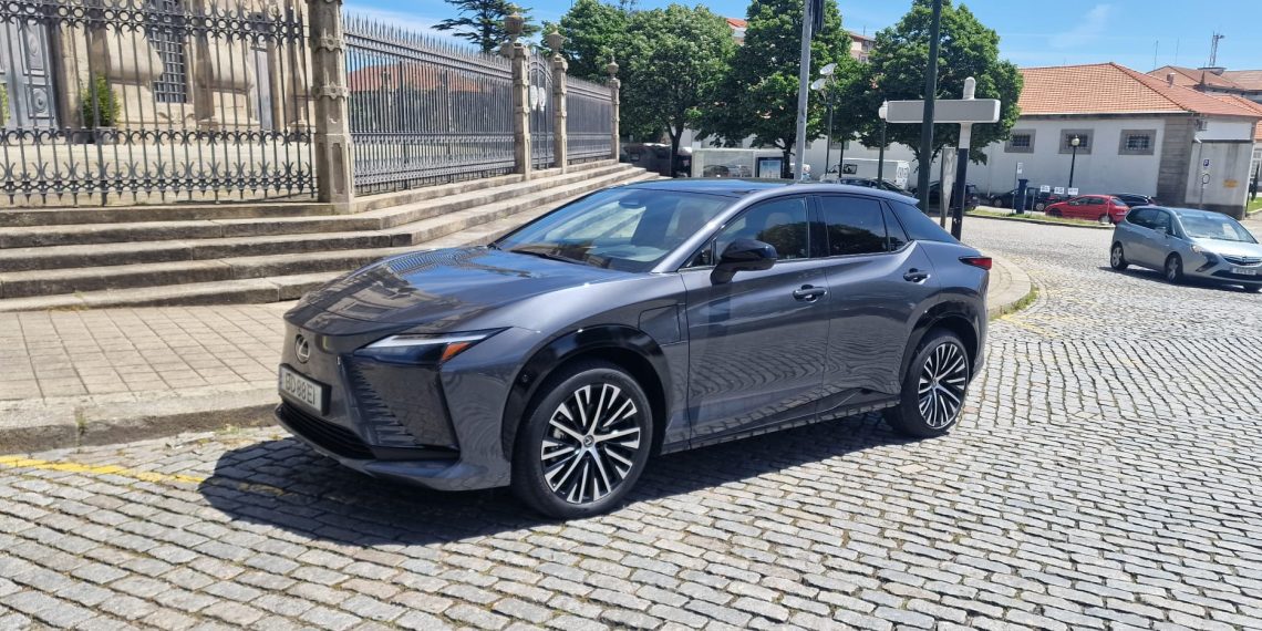 Refinamento Máximo – Lexus RZ450e