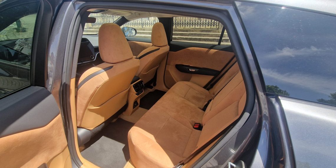 Refinamento Máximo – Lexus RZ450e