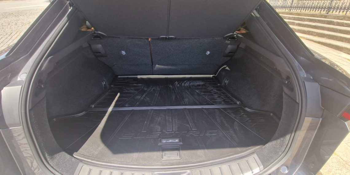 Refinamento Máximo – Lexus RZ450e