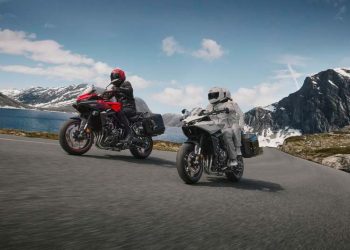 Honda CB1000GT 2026: quando a Hornet veste fato de gala e parte à conquista da estrada