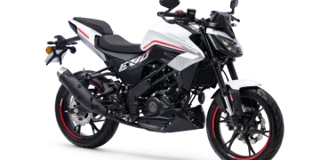 MACBOR Shifter 125 EVO: a pequena naked que entra na cidade como quem entra em palco