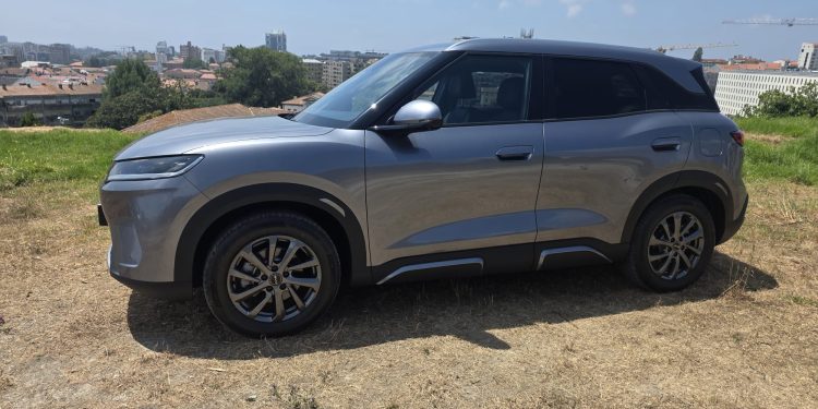 BYD ATTO 2 DM-i, SUV compacto mas pronto para grandes tiradas!